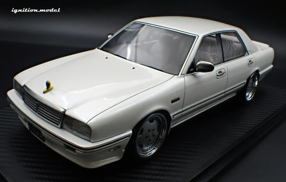 Ignition model IG3903 1/18 Nissan Cedric Cima Y31 White