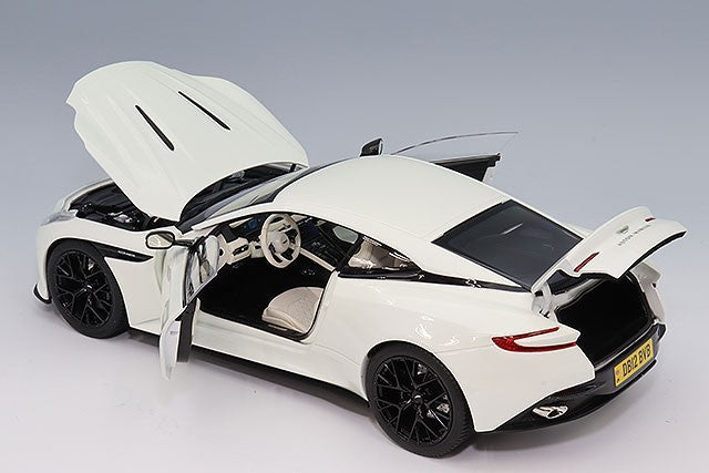 XiaoGuang Model XGM8250628YG 1/18 Aston Martin DB12 White Glow