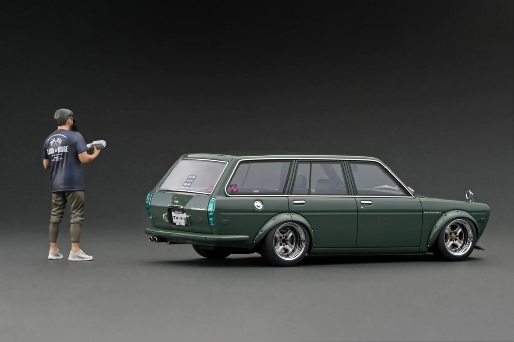 Ignition Model IG3355 1/18 KAIDO HOUSE Datsun 510 Wagon Green w/ Jun Imai Figure