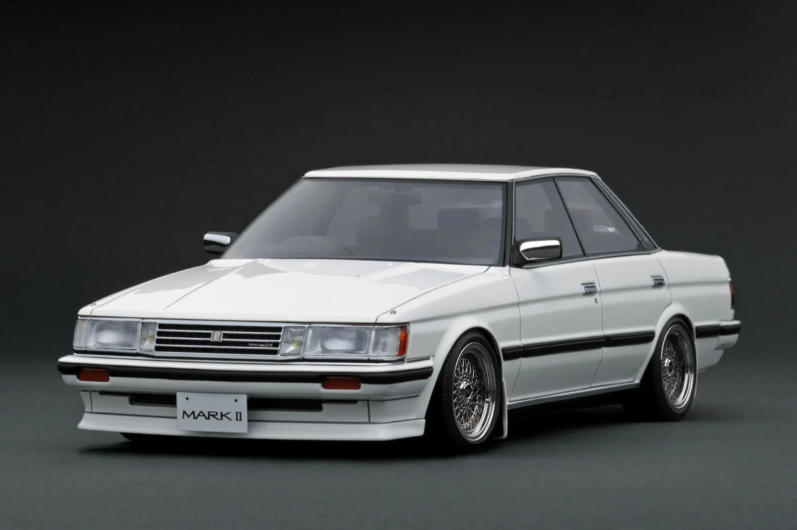 Ignition Model IG3819 1/18 Toyota Mark II Grande GX71 White Resin