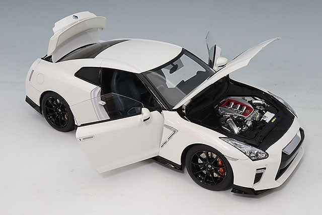 MOTORHELIX FS-M83506 1/18 Nissan GT-R R35 NISMO 2020 White Diecast