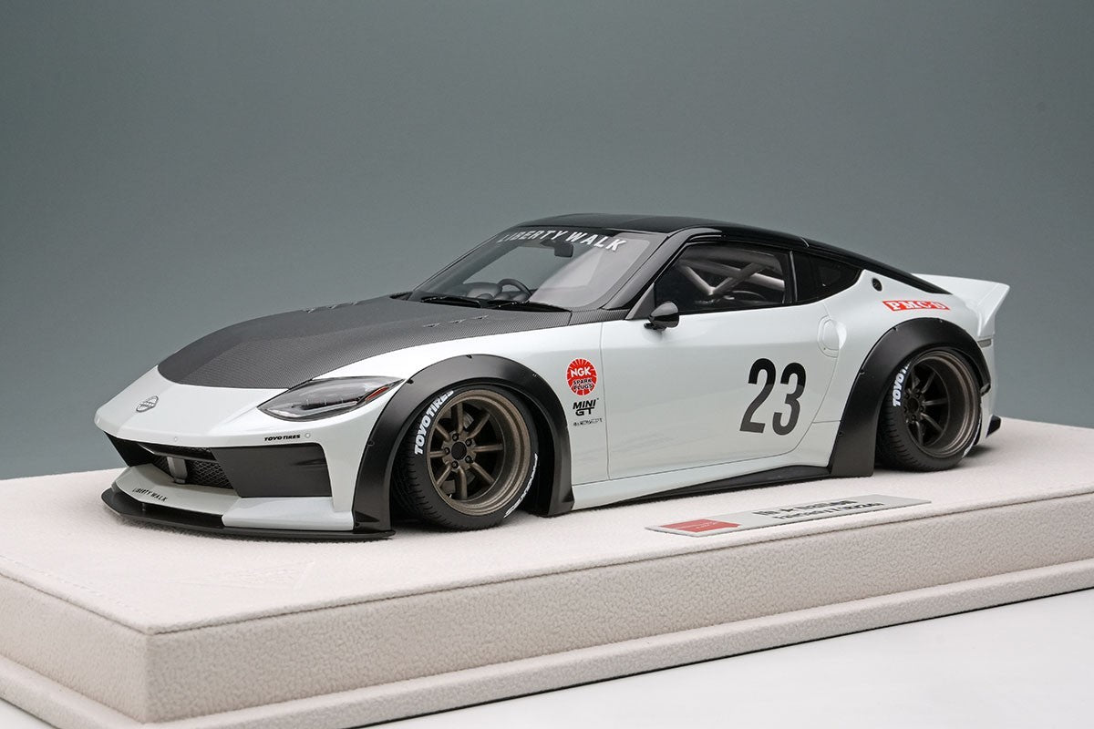 Make Up EIDOLON EML137B 1/18 LB nation Nissan Fairlady Z RZ34 Pearl White