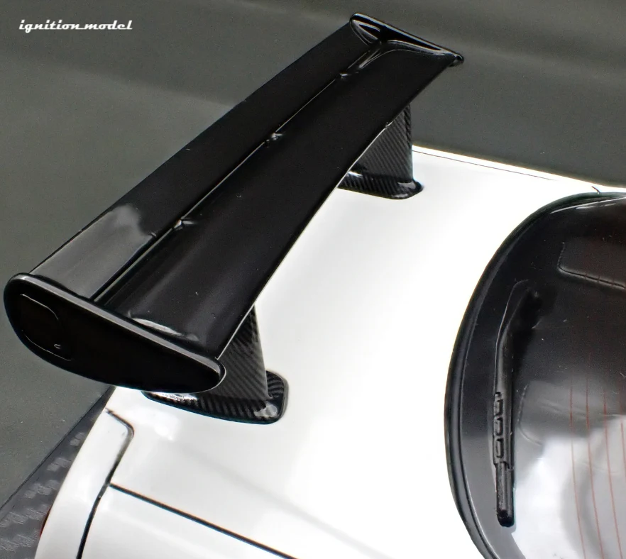 Ignition Model IG3642 1/18 TOP SECRET Nissan Skyline GT-R BNR34 White Resin