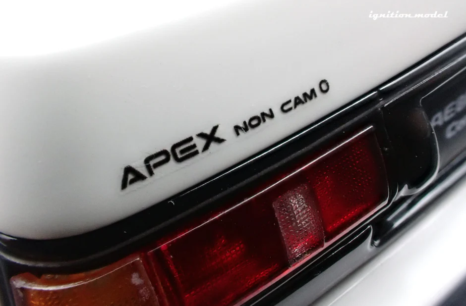 Ignition Model IG3807 1/18 Toyota Corolla Levin AE86 BEV White/Black Resin