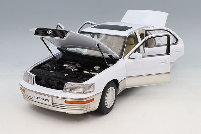 XiaoGuang Model XGM8230811W 1/18 Lexus LS400 1993 White