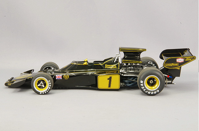 AUTOart Aa87327 1/18 Lotus 72E F1 GP #1 Emerson Fittipaldi 1973 JPS