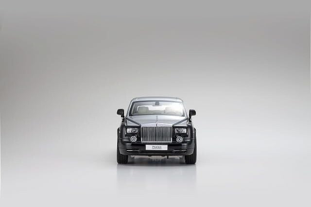 Kyosho KS08841BKS 1/18 Rolls-Royce Phantom EWB, Black/Silver (Die-cast)