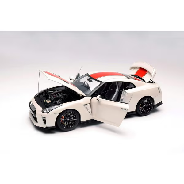 MOTORHELIX M83501 1/18 Nissan GT-R R35 50th Anniversary Diecast Mini Car White