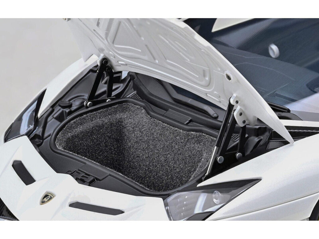AUTOart 79217 1/18 Lamborghini Aventador SVJ – Pearl White (Composite Diecast)