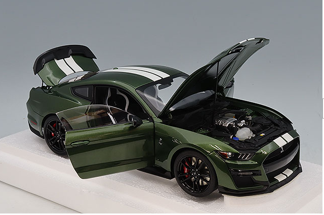 AUTOart 73097 1/18 Ford Mustang Shelby GT500 Green w/White Stripes