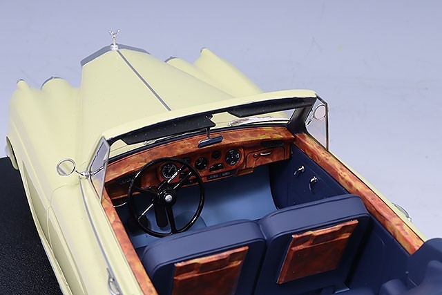 CULT CML1052 1/18 Rolls-Royce Silver Cloud DHC 1960-62 Ivory
