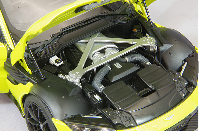 AUTOart 70279 1/18 Aston Martin Vantage 2019 Lime Green Black Roof
