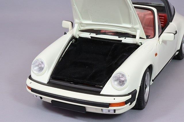 Minichamps MC100063062 1/18 Porsche 911 Carrera 3.2 1983 Die-cast