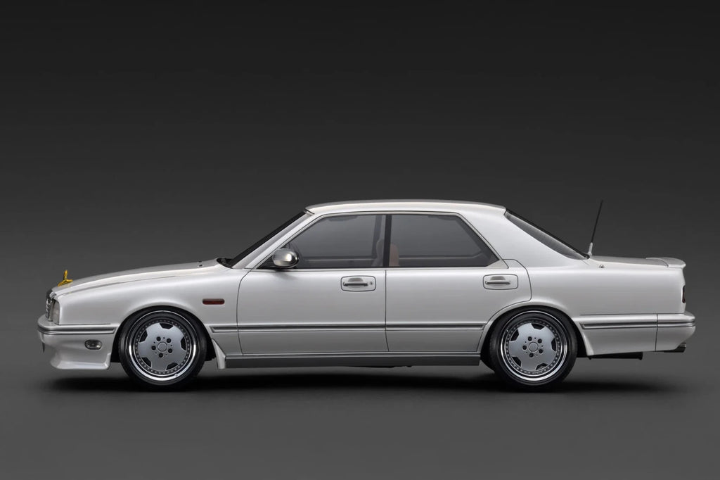 Ignition model IG3903 1/18 Nissan Cedric Cima Y31 White