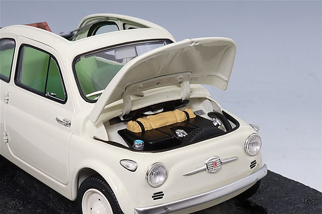 Kyosho KS08966WA 1/18 Fiat Nuova 500 w/Accessories Ivory Classic Set