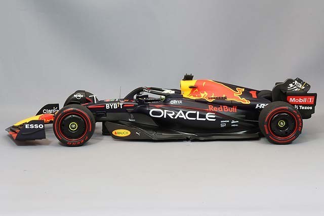 Minichamps MC110221301 1/18 Red Bull RB18 Hungary Winner 2022