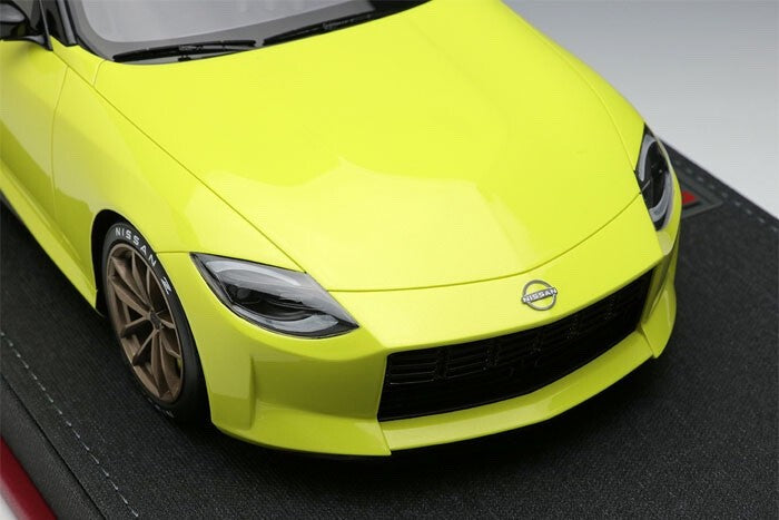Make Up IDEA IM056 1/18 Nissan Fairlady Z Prototype 2020 Yellow Resin Model Car