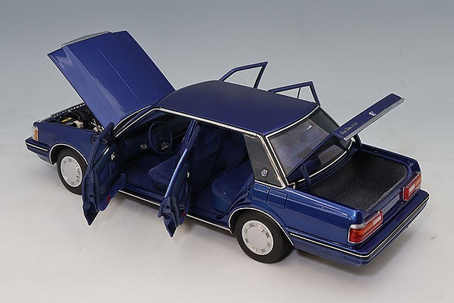 XiaoGuang Model XGM8251122DKB 1/18 Toyota Crown MS122 Deep Blue