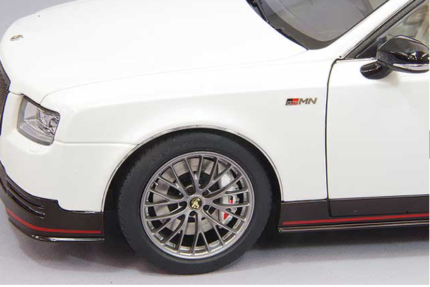 AUTOart 78764 1/18 Toyota Century GRMN Pearl White Limited Edition