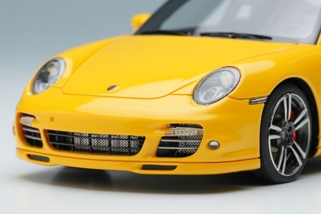 Make Up EIDOLON EM619A 1/43 Porsche 911 997.2 Turbo 2010 Speed Yellow (Resin)