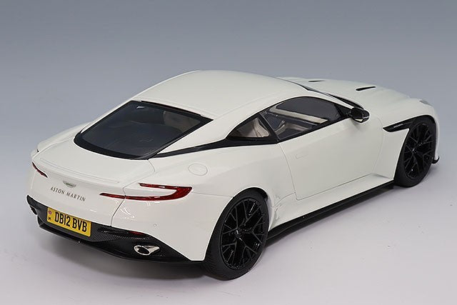 XiaoGuang Model XGM8250628YG 1/18 Aston Martin DB12 White Glow