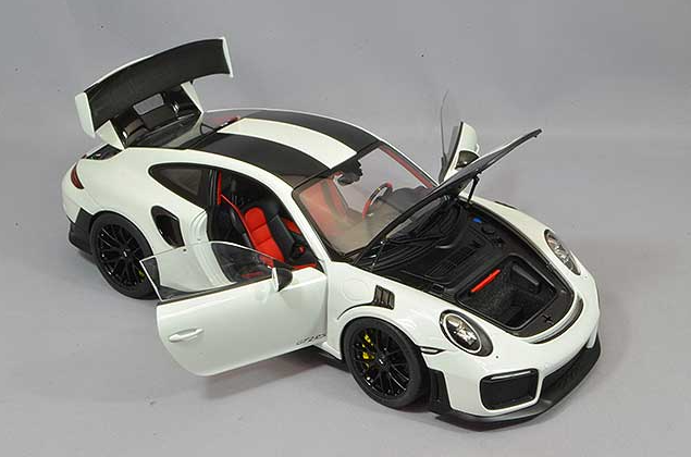 AUTOart 78171 1/18 Porsche 911 991.2 GT2 RS Weissach White/Carbon
