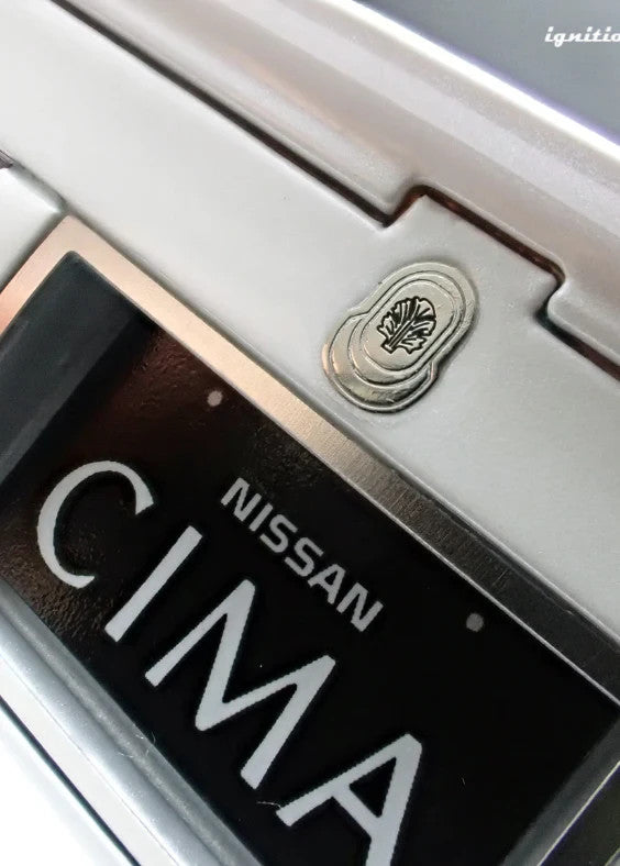 Ignition model IG3903 1/18 Nissan Cedric Cima Y31 White