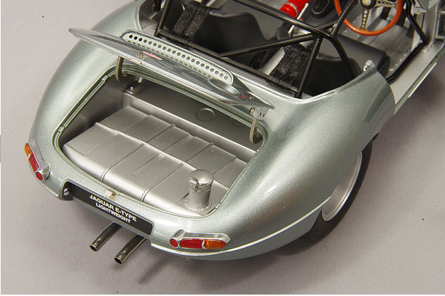 AUTOart 73646 1/18 Jaguar Lightweight E-Type Silver Special Edition