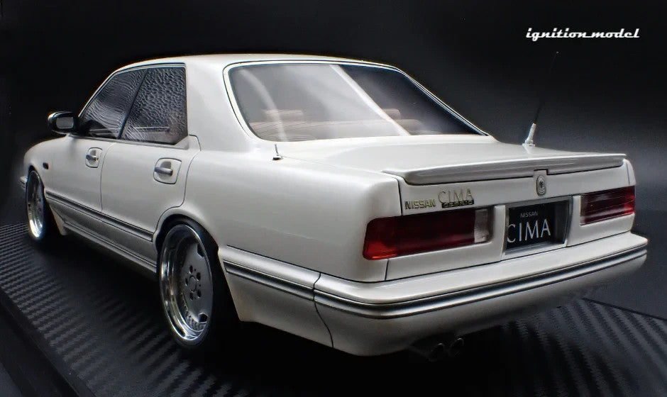 Ignition model IG3903 1/18 Nissan Cedric Cima Y31 White