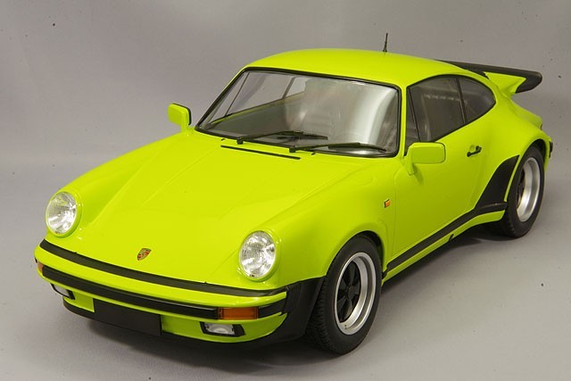 Minichamps MC125066119 1/12 Porsche 911 Turbo 1977 Green Die-cast