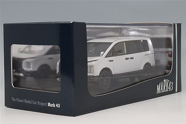 MARK43 PM43157BW 1/43 Mitsubishi Delica D:5 Chamonix White Diamond Resin
