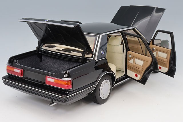 XiaoGuang Model XGM8250612B-2 1/18 Toyota Crown MS122 Black Beige