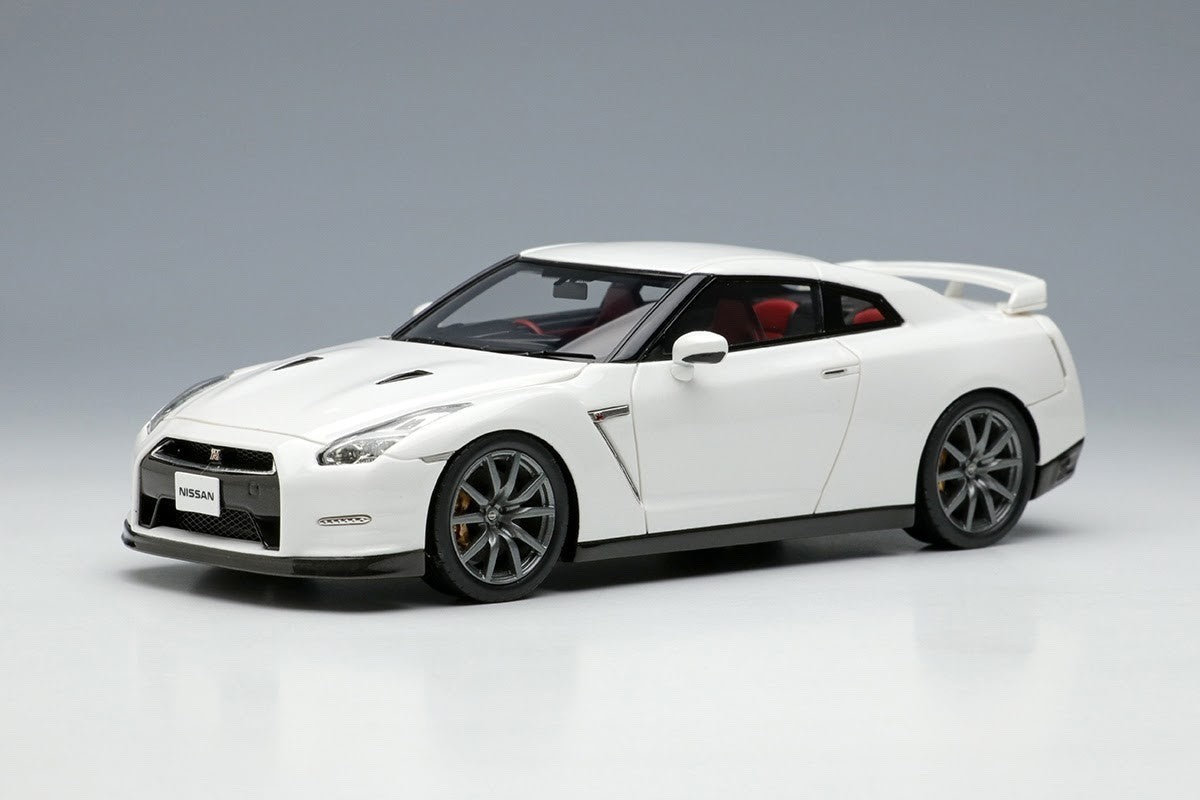 Make Up EIDOLON EM414B 1/43 Nissan GT-R R35 Brilliant White Pearl Finish 2014