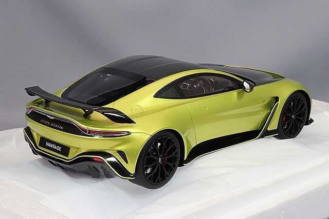 TOP SPEED TS0453 1/18 Aston Martin V12 Vantage Cosmopolitan Yellow