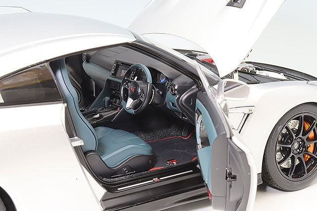 MOTORHELIX FS-M83505 1/18 Nissan GT-R R35 NISMO 2020 Silver Diecast