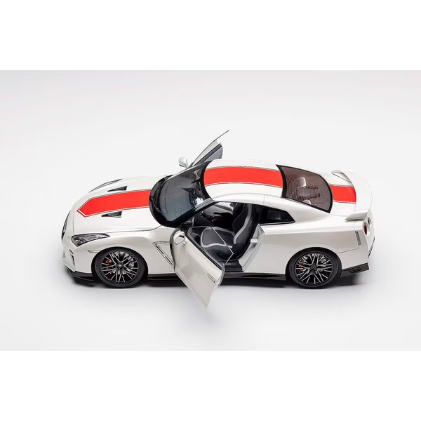 MOTORHELIX M83501 1/18 Nissan GT-R R35 50th Anniversary Diecast Mini Car White