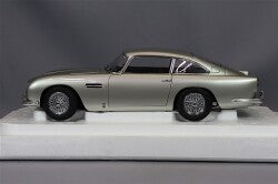 AUTOart Composite Aa70287 1/18 Aston Martin DB5 Silver Metallic - image 2