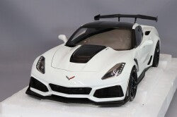 AUTOart Composite Aa71270 1/18 Chevrolet Corvette (C7) ZR1 White - image 1
