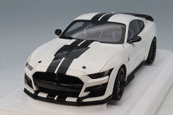 AUTOart Composite Aa73095 1/18 Ford Mustang Shelby GT500 White / Black Stripes - image 1