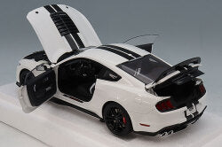 AUTOart Composite Aa73095 1/18 Ford Mustang Shelby GT500 White / Black Stripes - image 5