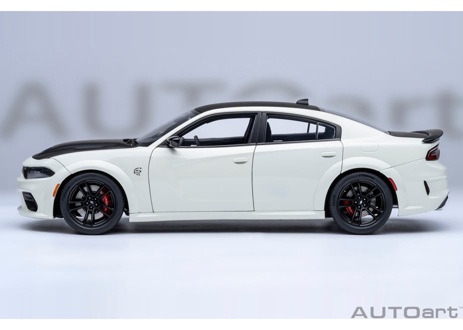 AUTOart 71751 1/18 Dodge Charger SRT Hellcat Redeye Jailbreak Knuckle White / Matte Black - view 04
