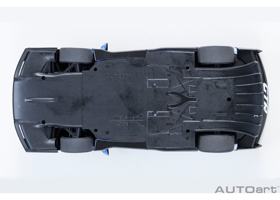 AUTOart 81955 1/18 McLaren Senna GTR Presentation Car #12 - view 09