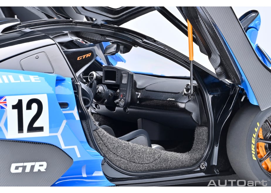 AUTOart 81955 1/18 McLaren Senna GTR Presentation Car #12 - view 11