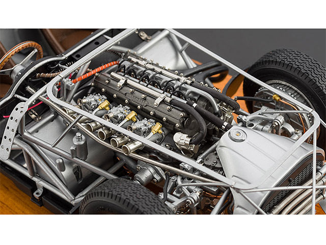 CMC M109 1/18 Maserati 300S 1956 Rolling Chassis (with Wooden Base) - image 4