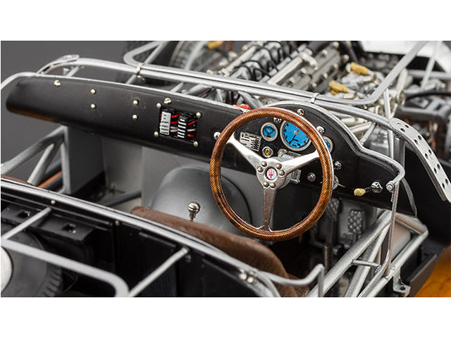 CMC M109 1/18 Maserati 300S 1956 Rolling Chassis (with Wooden Base) - image 5
