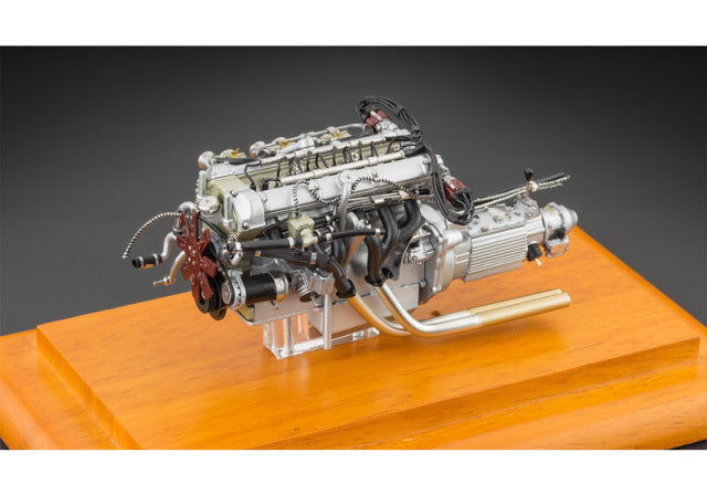 CMC M133 1/18 Aston Martin DB4 Zagato 1961 Engine Display with Case - image 1