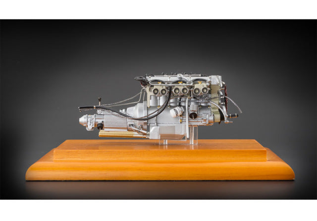 CMC M133 1/18 Aston Martin DB4 Zagato 1961 Engine Display with Case - image 4