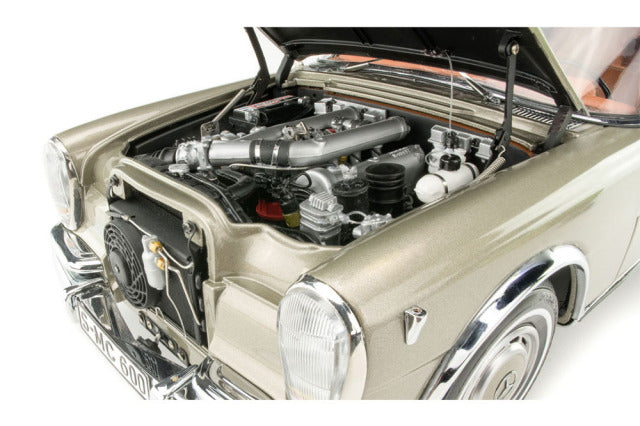 CMC M204 1/18 Mercedes-Benz (W100) 6-door Pullman with sunroof - image 3
