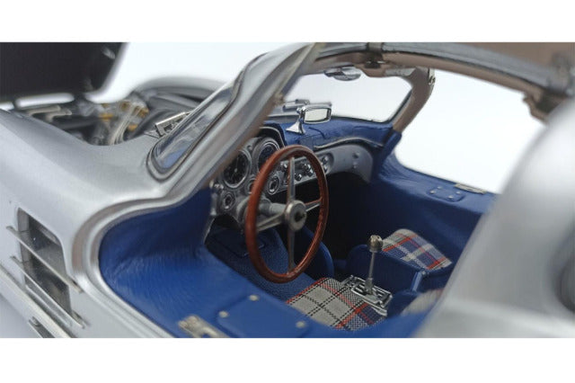 CMC M245 1/18 Mercedes-Benz 300 SLR Coupe Tourist Trophy 1955 Wolfgang Von Trips #T1 Limited 1000 pcs - image 8