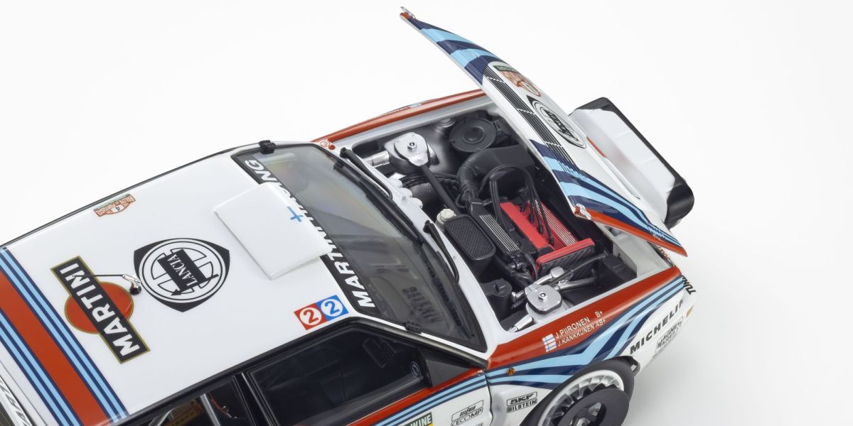 KS08348K Lancia Delta - open engine hood